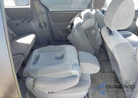 2010 Toyota Sienna Ce/Le из США, поврежденный, VIN 5TDKK4CC1AS329174